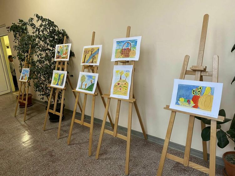 Хлапета подредиха изложба "Златна есен"