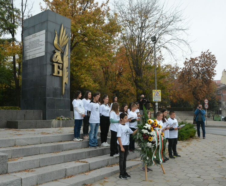 Хасковското училище „Св. Паисий Хилендарски“ чества патронен празник  