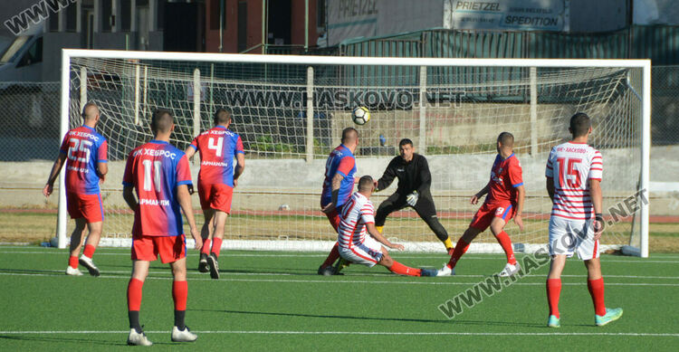 Прекратиха мач от Областната група заради спречкване в Хасково