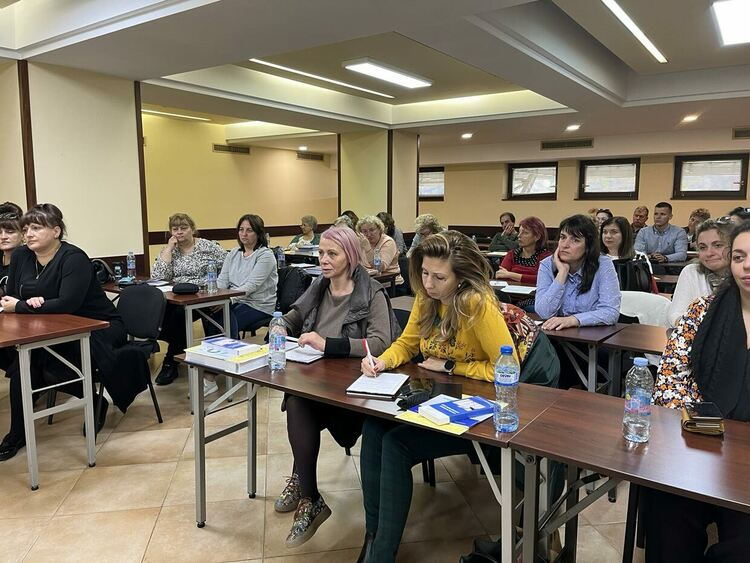 Учителки от „Славейков“ на семинар в подготовка за олимпиада по статистика