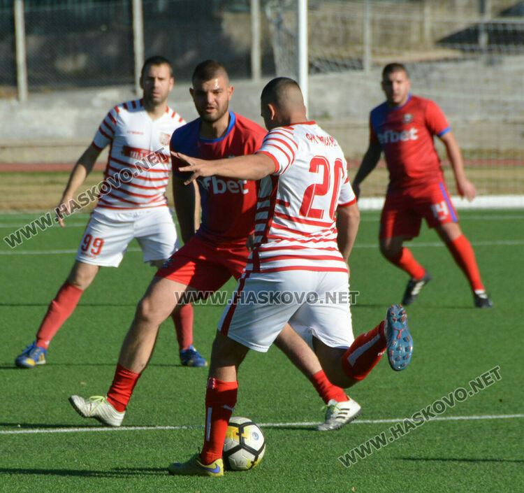 Прекратиха мач от Областната група заради спречкване в Хасково