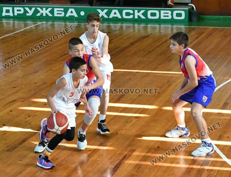 Юношите на баскетболния „Хасково“ със страхотен обрат пред собствена публика