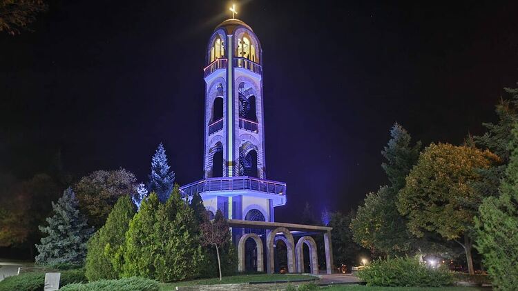 Камбанарията засия в синьо в знак на съпричастност в борбата с инсултите