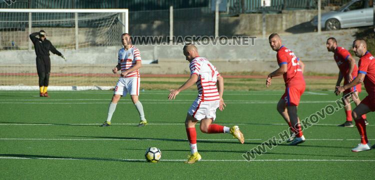 Прекратиха мач от Областната група заради спречкване в Хасково