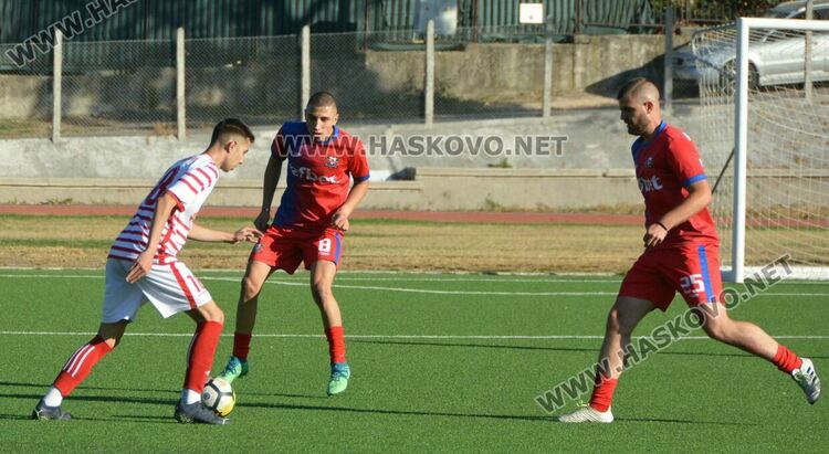 Прекратиха мач от Областната група заради спречкване в Хасково