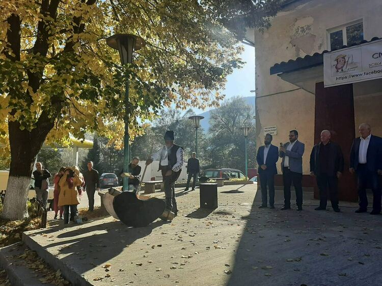 250 килограма фасул сготвиха за празника в Смилян,хиляди се чакат на общата трапезата /галерия/