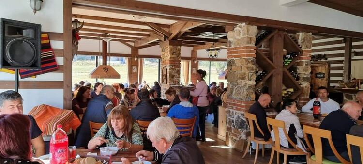 250 килограма фасул сготвиха за празника в Смилян,хиляди се чакат на общата трапезата /галерия/