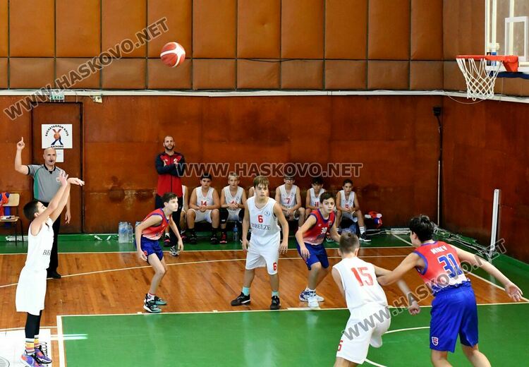 Юношите на баскетболния „Хасково“ със страхотен обрат пред собствена публика