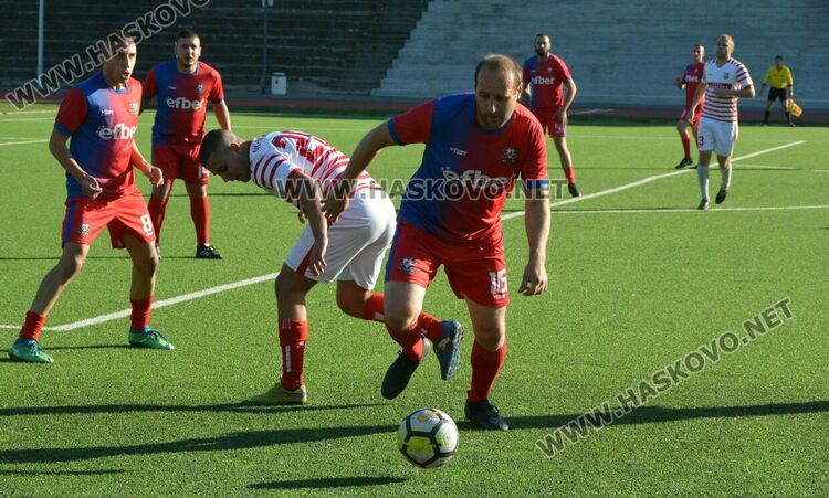 Прекратиха мач от Областната група заради спречкване в Хасково