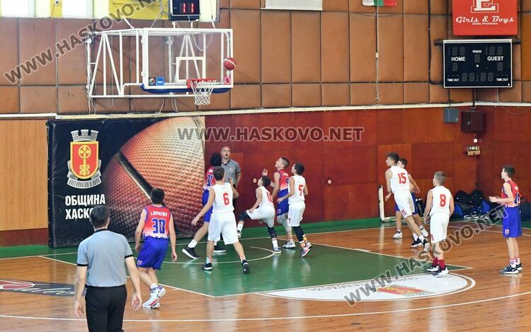 Юношите на баскетболния „Хасково“ със страхотен обрат пред собствена публика