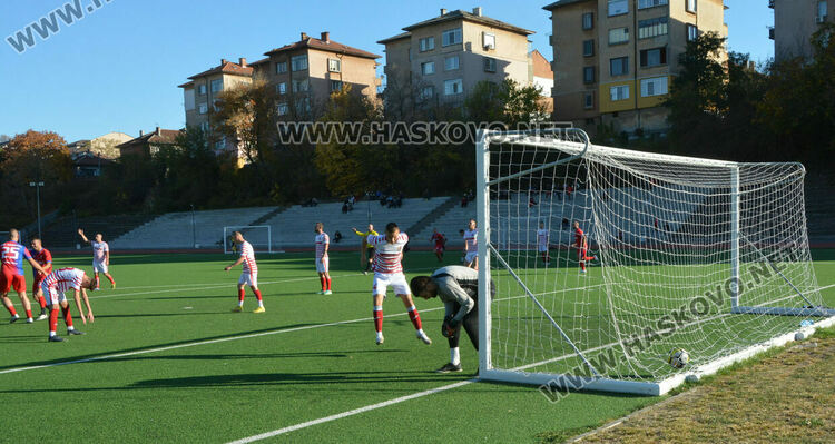 Прекратиха мач от Областната група заради спречкване в Хасково