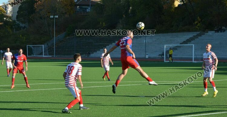 Прекратиха мач от Областната група заради спречкване в Хасково