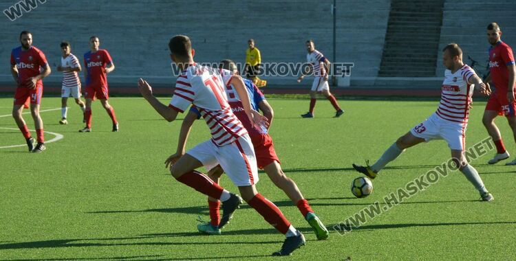 Прекратиха мач от Областната група заради спречкване в Хасково