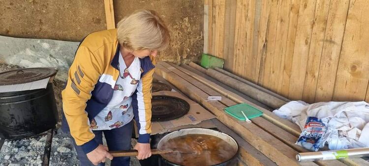 250 килограма фасул сготвиха за празника в Смилян,хиляди се чакат на общата трапезата /галерия/