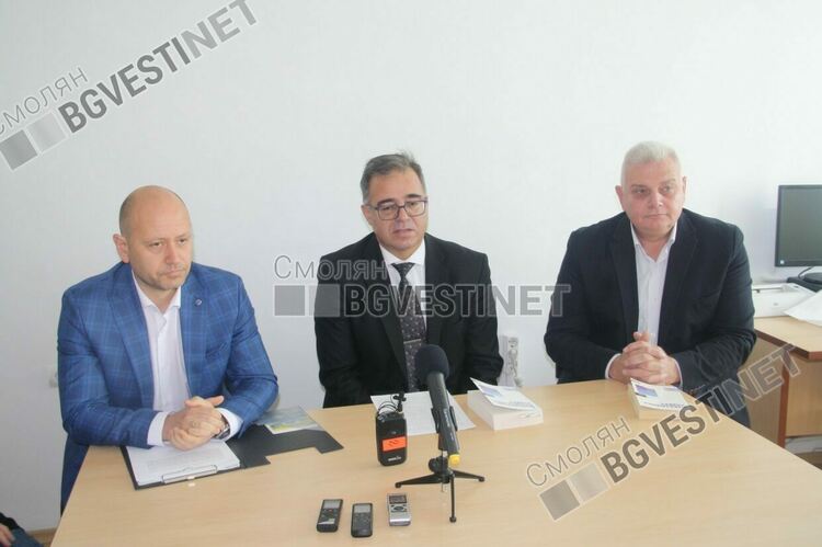 При спецакция! Разкриха голяма и модерна наркоплантация край с.Осиково,иззета е дрога за 100 хиляди лева