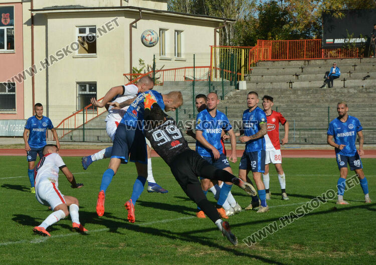 „Саяна Хасково“ изпусна „Черноморец“