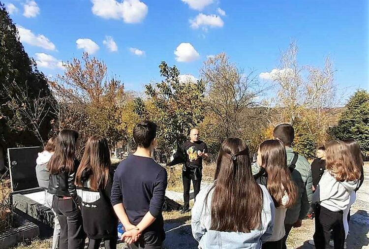 Паисиевци почетоха паметта на първата учителка в Източните Родопи