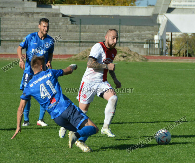 „Саяна Хасково“ изпусна „Черноморец“