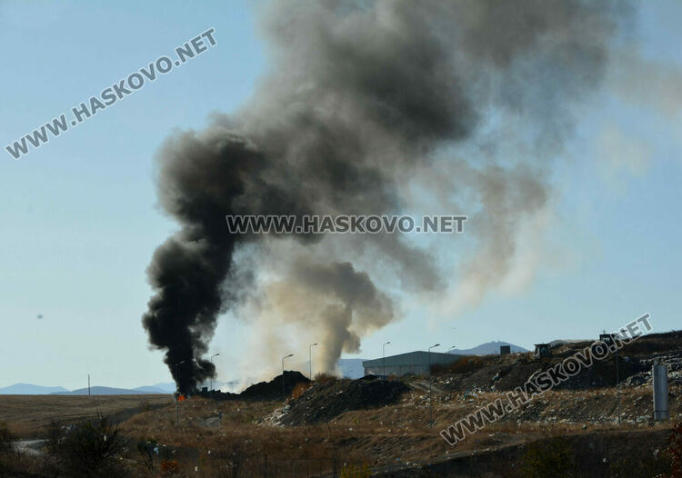 Пламна сметището край Гарваново
