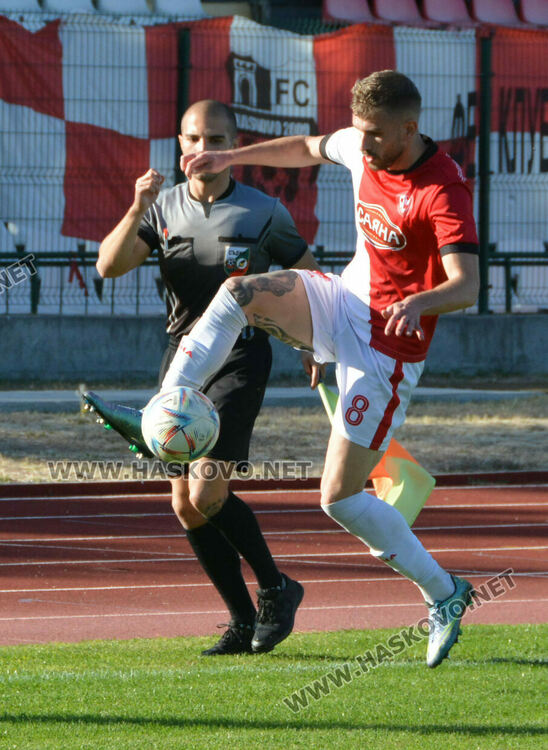 „Саяна Хасково“ изпусна „Черноморец“