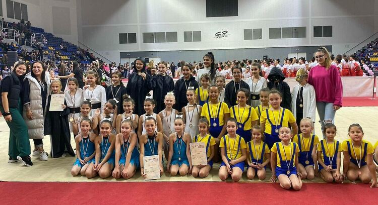 Два златни и два сребърни медала за възпитаничките на Яна Михайлова от Държавното в Шумен