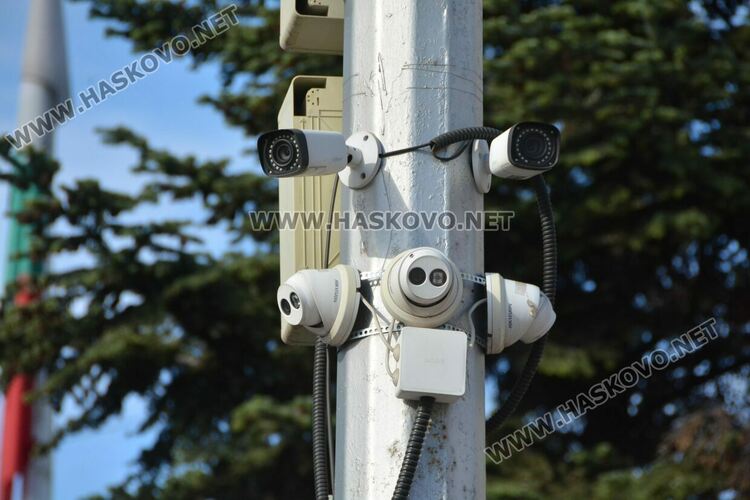 Паменикът на Незнайния войн в Хасково е с обезглавен войник