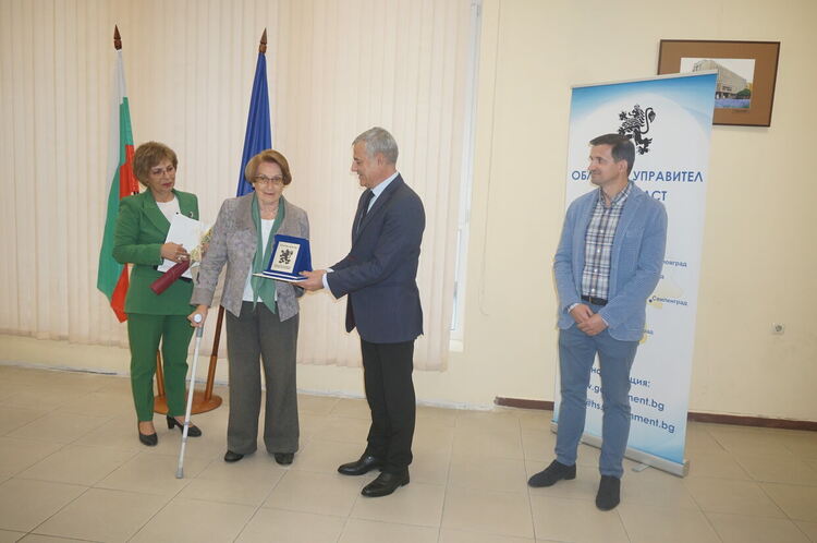 Двама бивши директори на димитровградски учлища са наградени за заслуги в образователната система