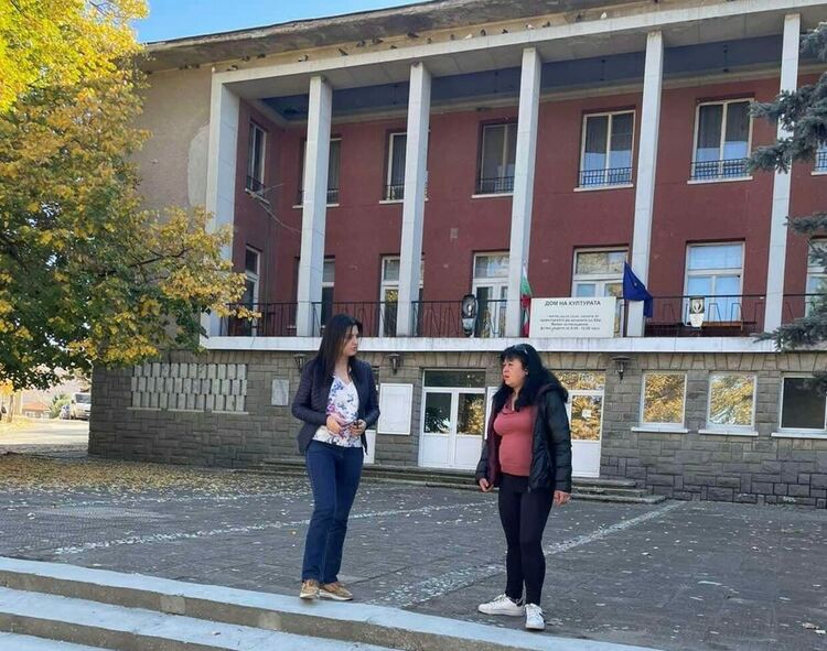 Депутат от ГЕРБ изненада футболистите на Буково