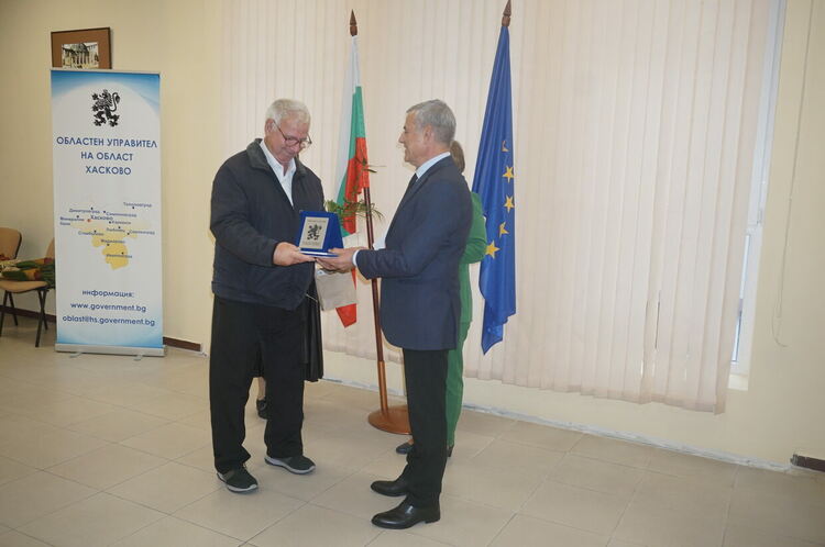 Двама бивши директори на димитровградски учлища са наградени за заслуги в образователната система