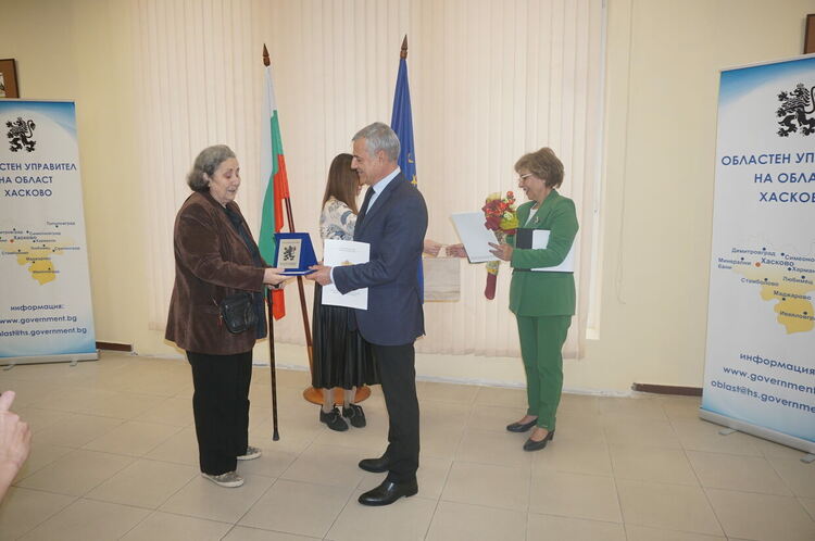 Двама бивши директори на димитровградски учлища са наградени за заслуги в образователната система