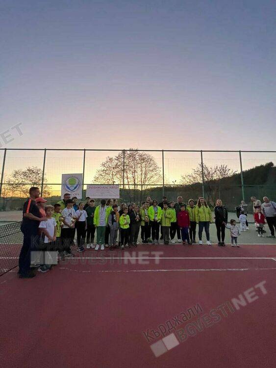 Турнирът "Довиждане лято" събра приятели на тениса в комплекс "Маказа"