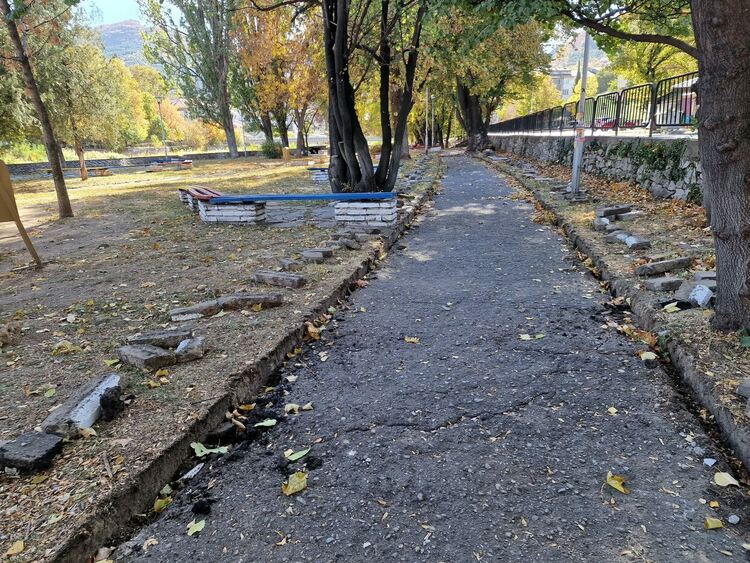 Ремонтират и "Малката алея" в Асеновград 