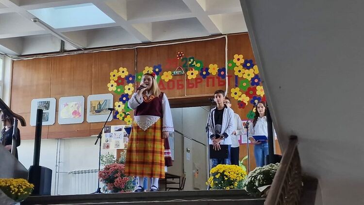 СУ "Свети княз Борис I" посрещна кмета на Асеновград за Деня на народните будители 