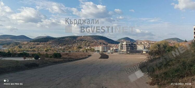 Полагат покритието на буферния паркинг до парк „Арпезос Север” , ще бъде готов до дни