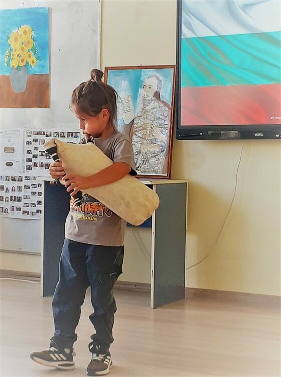 С възрожденски песни, стихотворения и изложба паисиевци посрещнаха Деня на будителите