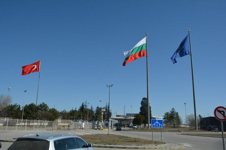 Сириец с обвинение за контрабанда на злато през границата ни с Турция