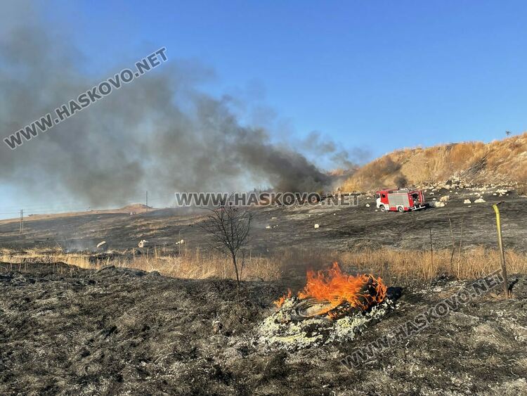 Пожар избухна в сухи треви между „Бадема“ и „Болярово“ 