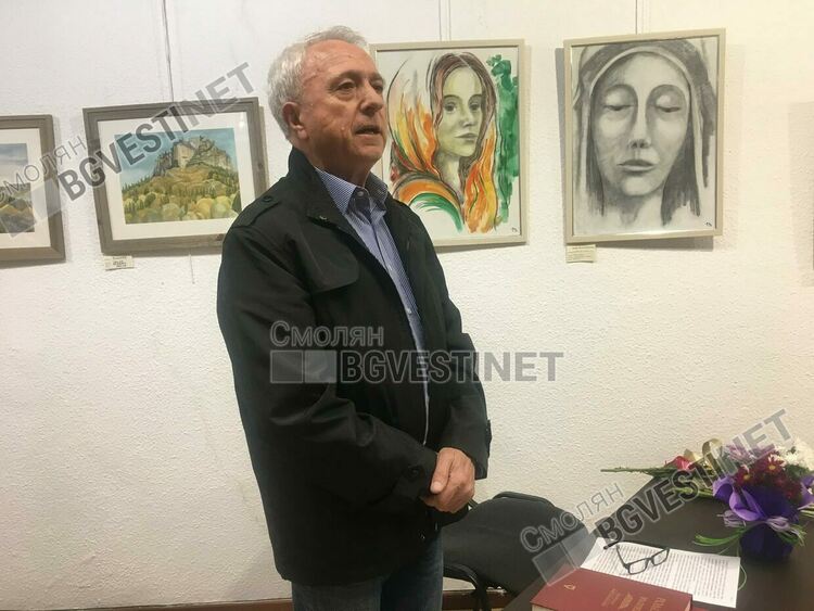 Учители четоха стихове в КДК-Смолян, показаха и изложба на баща и дъщеря 