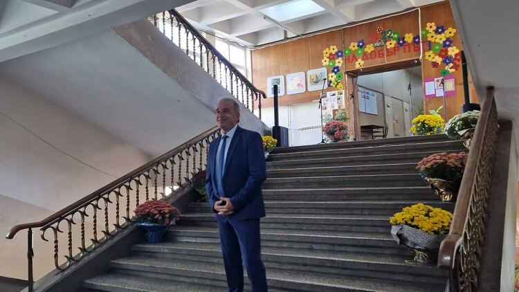 СУ "Свети княз Борис I" посрещна кмета на Асеновград за Деня на народните будители 