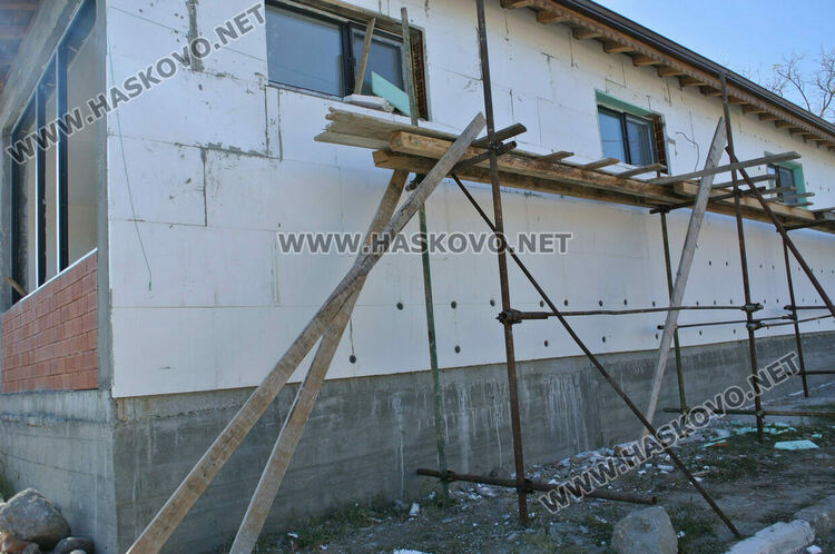 Инспекторите по труда проверяват случай с падналия от скеле в Татарево