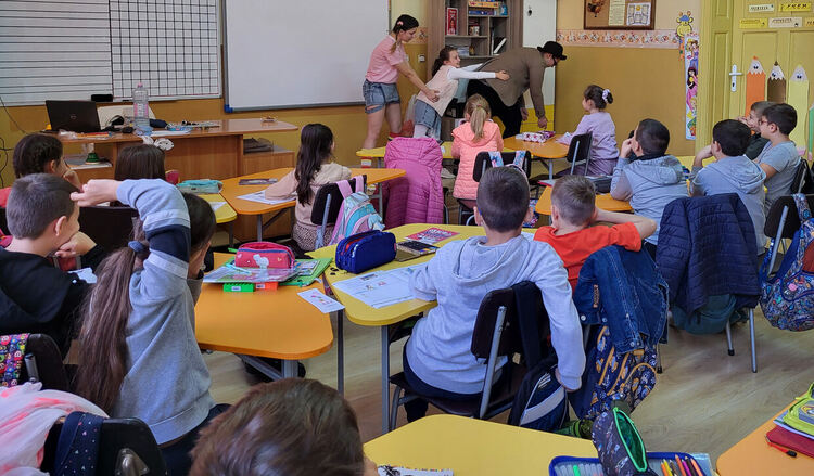 Приказни герои насърчават четенето в хасковски училища