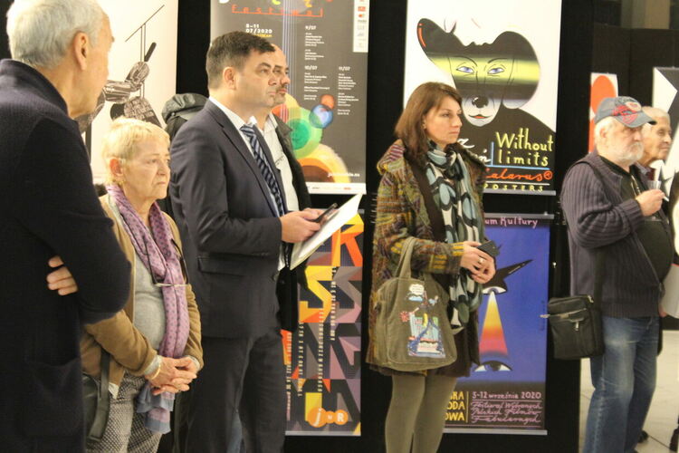 Кметът на община Димитровград връчи награда за български автор в Международното триенале на сценичния плакат 2022