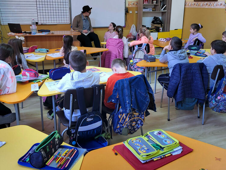 Приказни герои насърчават четенето в хасковски училища