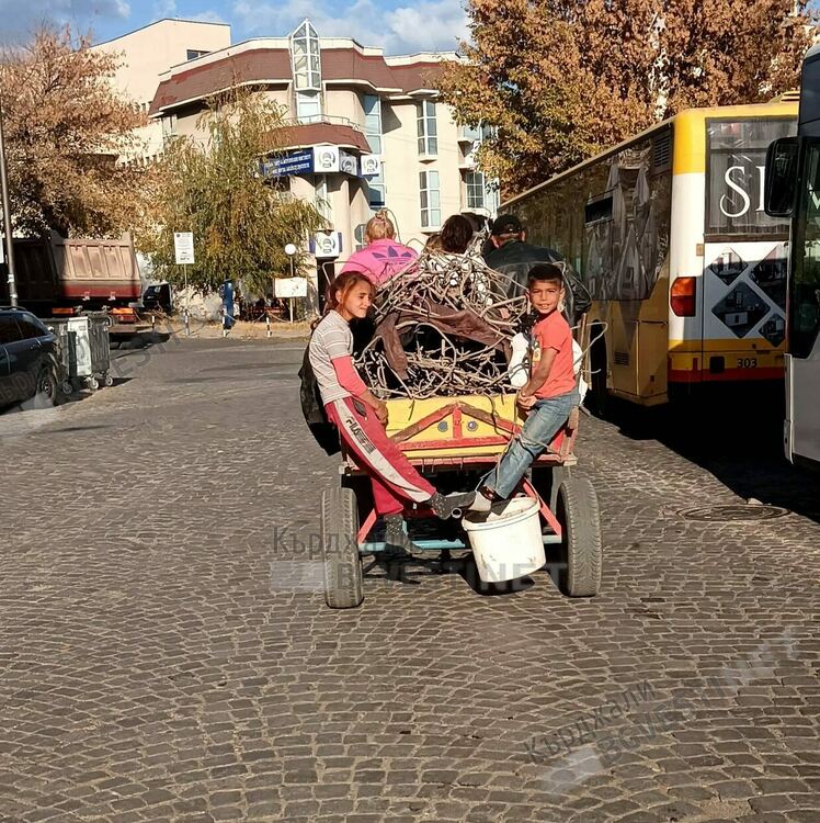 Ромско щастие:Каруца пълна с арматура!