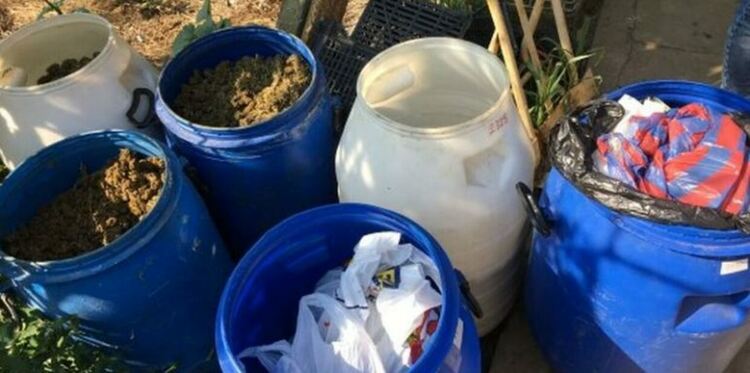 Откриха 7 кг марихуана в бидони в Книжовник, хванаха 15-годишен с дрога до автогарата