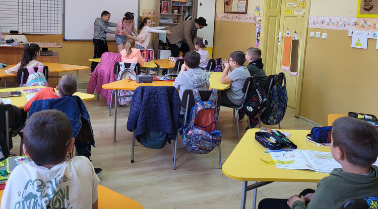 Приказни герои насърчават четенето в хасковски училища