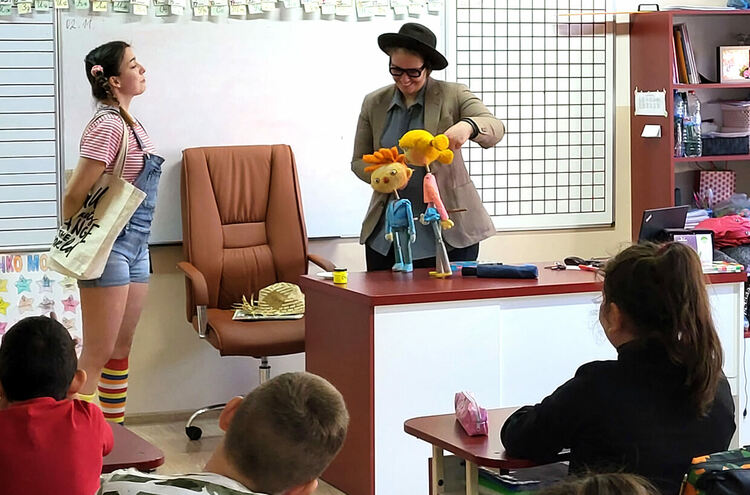 Приказни герои насърчават четенето в хасковски училища