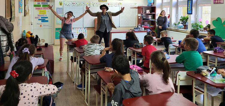 Приказни герои насърчават четенето в хасковски училища