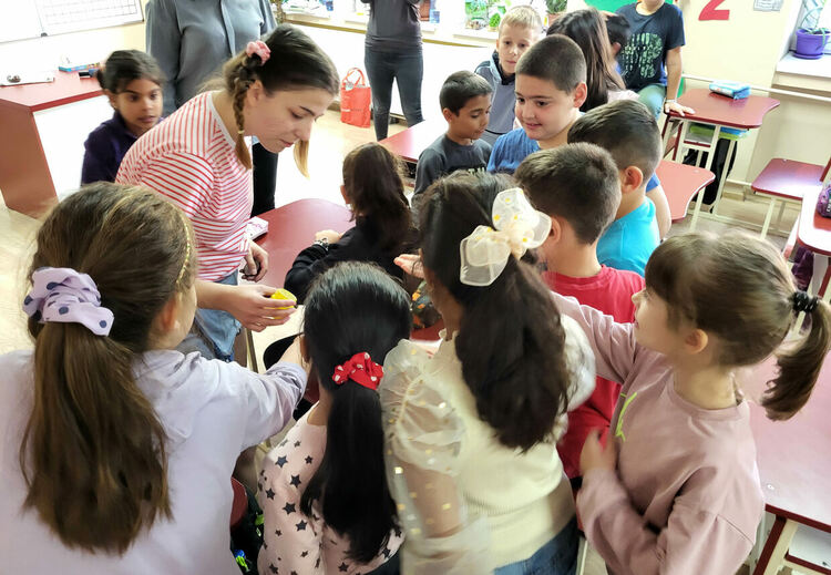 Приказни герои насърчават четенето в хасковски училища