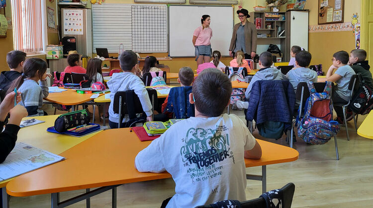 Приказни герои насърчават четенето в хасковски училища